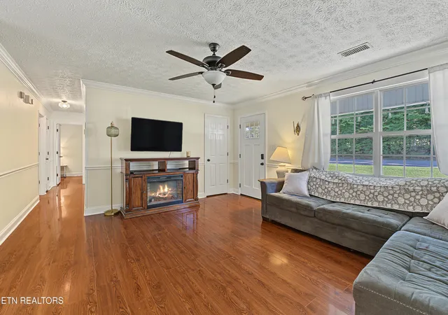 Photo 2 of Sale Pending at 3902 Gamble Ln, Maryville, TN 37804 | MLS# 1355643 | Listing updated on 2026-09-19