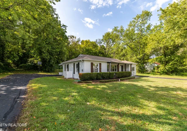 Photo 3 of Sale Pending at 6520 Jackie Ln, Knoxville, TN 37920 | MLS# 1354845 | Listing updated on 2026-09-13