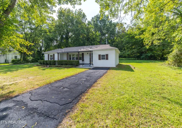Photo 3 of Sale Pending at 6520 Jackie Ln, Knoxville, TN 37920 | MLS# 1354845 | Listing updated on 2026-09-13