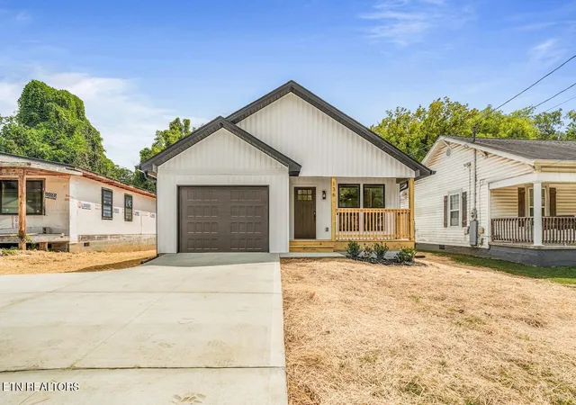 Photo 1 of Single family home for sale at 136 W Moody Ave, Knoxville, TN 37920 | MLS# 1354849 | Listing updated on 2026-09-18
