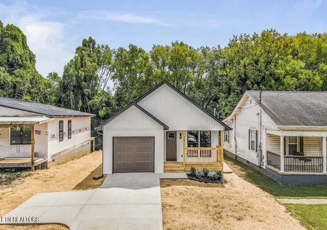 Photo 2 of Single family home for sale at 136 W Moody Ave, Knoxville, TN 37920 | MLS# 1354849 | Listing updated on 2026-09-18