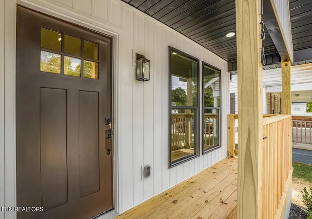 Photo 4 of Single family home for sale at 136 W Moody Ave, Knoxville, TN 37920 | MLS# 1354849 | Listing updated on 2026-09-18