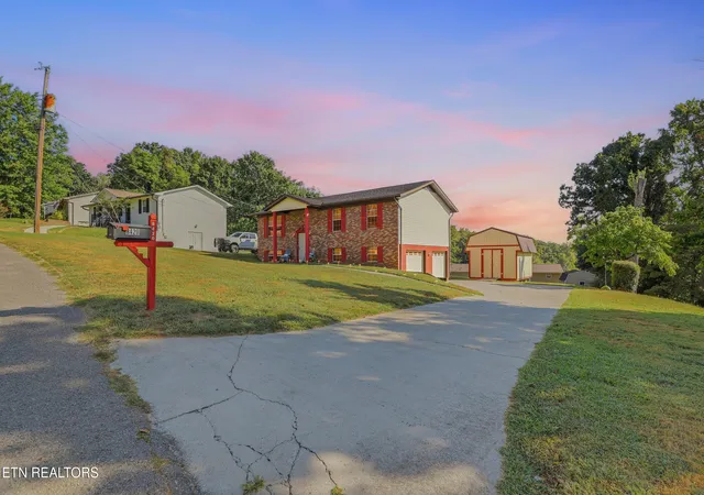 Photo 3 of Single family home for sale at 8420 Grane Lefe St, Knoxville, TN 37938 | MLS# 1355104 | Listing updated on 2026-09-11