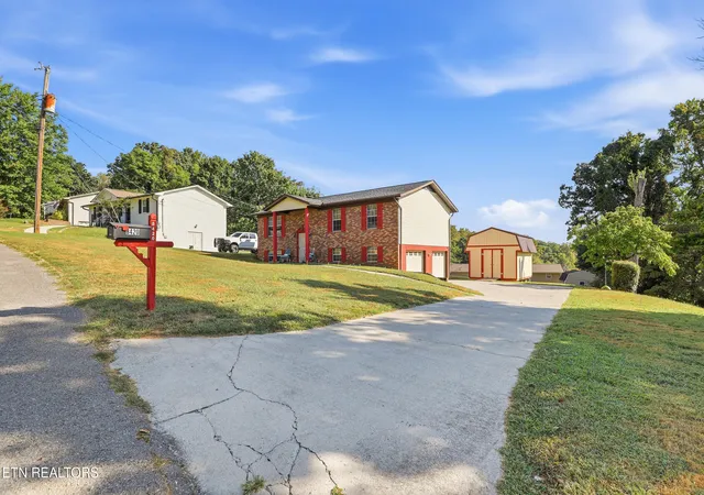 Photo 3 of Single family home for sale at 8420 Grane Lefe St, Knoxville, TN 37938 | MLS# 1355104 | Listing updated on 2026-09-11