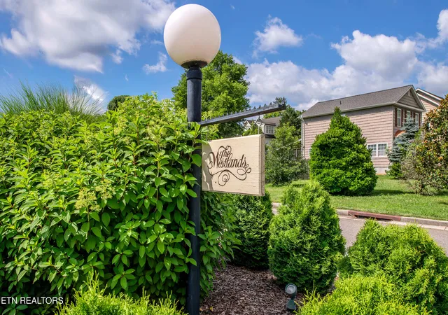 Photo 4 of Sale Pending at 1350 Orleans Dr, Knoxville, TN 37919 | MLS# 1355180 | Listing updated on 2026-10-15