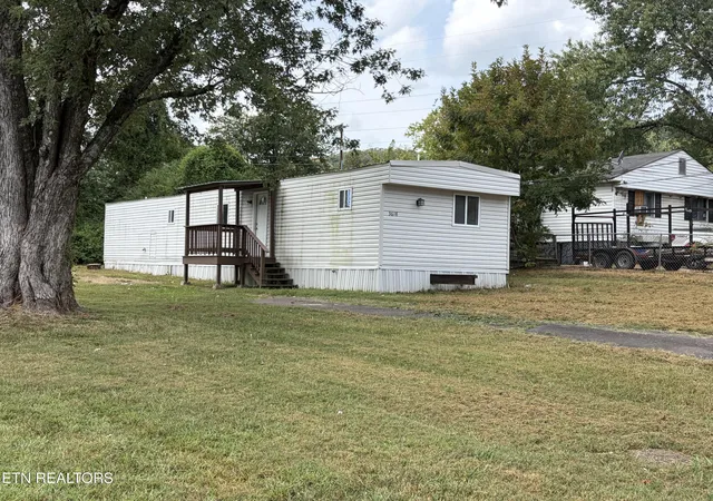 Photo 2 of Single family home for sale at 3618 Rothmoor Dr, Knoxville, TN 37918 | MLS# 1354851 | Listing updated on 2026-09-09
