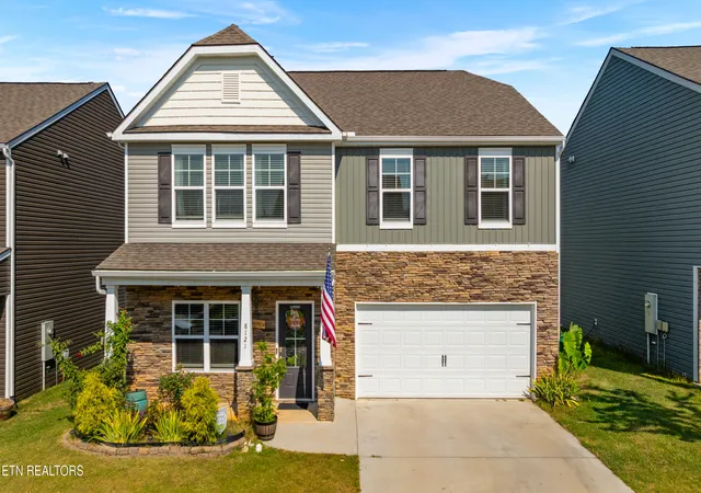 Photo 1 of Single family home for sale at 8121 Dennis Fox Ln, Knoxville, TN 37938 | MLS# 1354914 | Listing updated on 2026-09-11