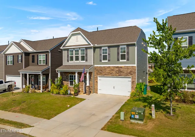 Photo 2 of Single family home for sale at 8121 Dennis Fox Ln, Knoxville, TN 37938 | MLS# 1354914 | Listing updated on 2026-09-11