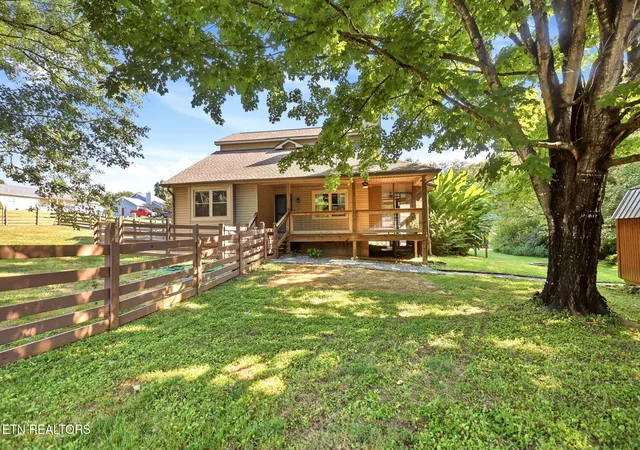 Photo 2 of Single family home for sale at 7524 Inverrary Cir, Knoxville, TN 37918 | MLS# 1354897 | Listing updated on 2026-09-09