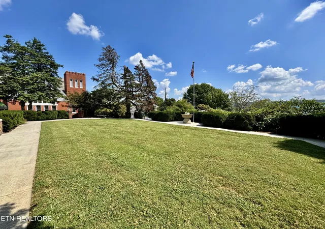 Photo 3 of Single family home for sale at 403 Church St, Sweetwater, TN 37874 | MLS# 1354890 | Listing updated on 2026-10-06