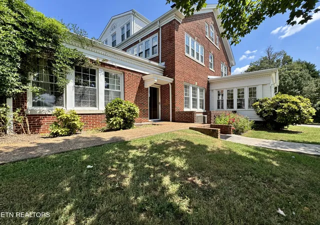 Photo 4 of Single family home for sale at 403 Church St, Sweetwater, TN 37874 | MLS# 1354890 | Listing updated on 2026-10-06
