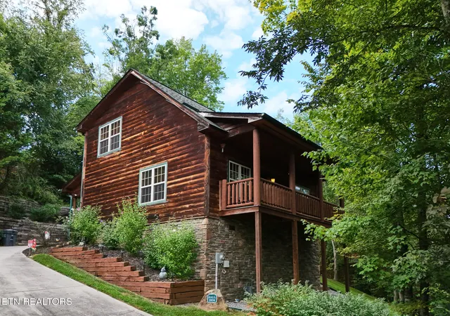 Photo 2 of Single family home for sale at 2604 Stonebrook Dr, Pigeon Forge, TN 37863 | MLS# 1354948 | Listing updated on 2026-09-10