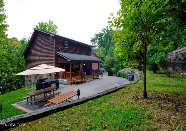 Photo 3 of Single family home for sale at 2604 Stonebrook Dr, Pigeon Forge, TN 37863 | MLS# 1354948 | Listing updated on 2026-09-10