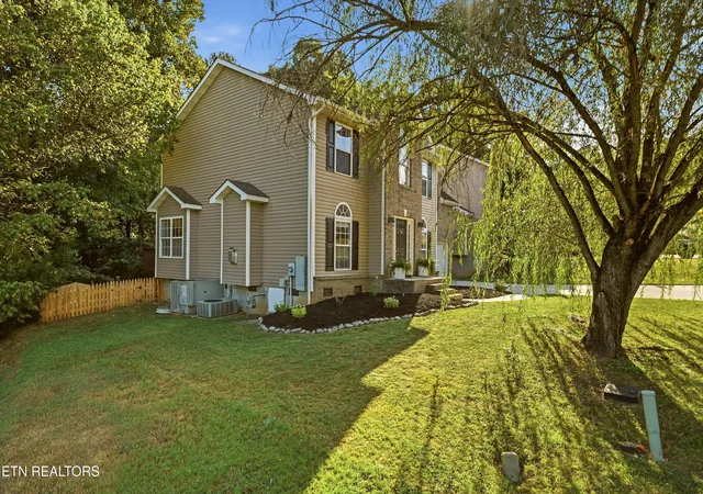 Photo 2 of Single family home for sale at 5838 Wall Flower Ln, Knoxville, TN 37924 | MLS# 1354983 | Listing updated on 2026-10-05