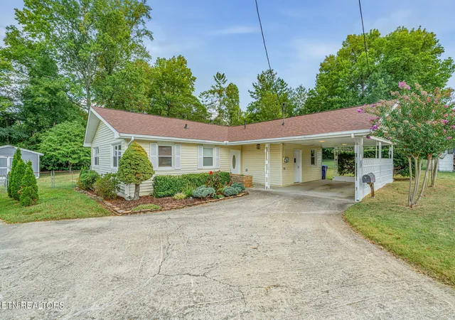 Photo 3 of Single family home for sale at 107 Park Ln, Oak Ridge, TN 37830 | MLS# 1355809 | Listing updated on 2026-09-29