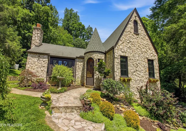 Photo 2 of Single family home for sale at 5125 Green Valley Dr, Knoxville, TN 37914 | MLS# 1354957 | Listing updated on 2026-09-14