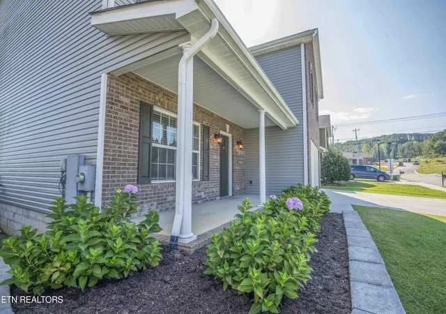Photo 3 of Single family home for sale at 7308 Calla Xing Ln, Knoxville, TN 37918 | MLS# 1354967 | Listing updated on 2026-09-10