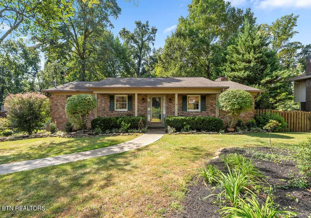 Photo 1 of Sale Pending at 929 Corning Rd, Knoxville, TN 37923 | MLS# 1354985 | Listing updated on 2026-09-12