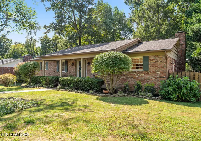 Photo 2 of Sale Pending at 929 Corning Rd, Knoxville, TN 37923 | MLS# 1354985 | Listing updated on 2026-09-12