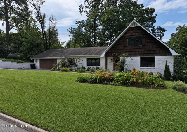 Photo 2 of Single family home for sale at 3701 Frostwood Rd, Knoxville, TN 37921 | MLS# 1354952 | Listing updated on 2026-09-28