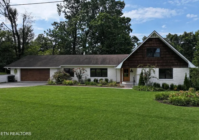 Photo 3 of Single family home for sale at 3701 Frostwood Rd, Knoxville, TN 37921 | MLS# 1354952 | Listing updated on 2026-09-28