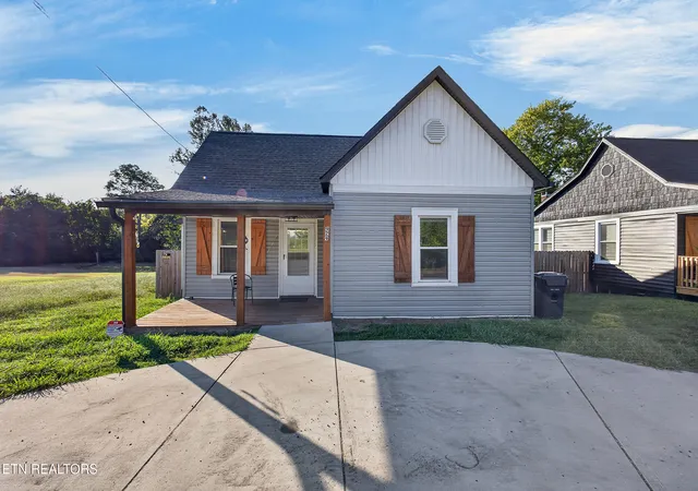 Photo 1 of Single family home for sale at 929 Maryville Pike, Knoxville, TN 37920 | MLS# 1354909 | Listing updated on 2026-09-17