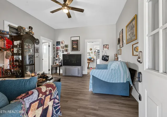 Photo 3 of Single family home for sale at 929 Maryville Pike, Knoxville, TN 37920 | MLS# 1354909 | Listing updated on 2026-09-17