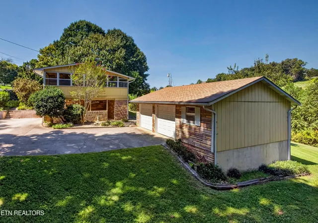Photo 3 of Single family home for sale at 12401 Buttermilk Rd, Knoxville, TN 37932 | MLS# 1355797 | Listing updated on 2026-10-06