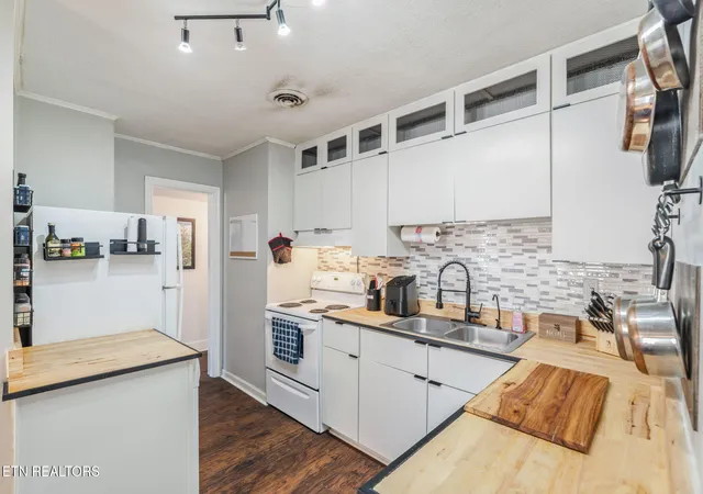 Photo 3 of Single family home for sale at 1906 Price Ave, Knoxville, TN 37920 | MLS# 1354946 | Listing updated on 2026-09-14
