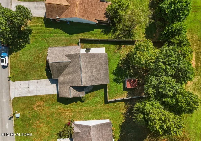 Photo 4 of Sale Pending at 1910 Five Oaks Ln, Maryville, TN 37801 | MLS# 1355098 | Listing updated on 2026-09-11