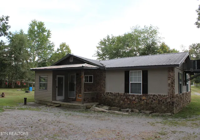 Photo 3 of Sale Pending at 1413 Pennsylvania Ave, Jamestown, TN 38556 | MLS# 1354927 | Listing updated on 2026-10-06