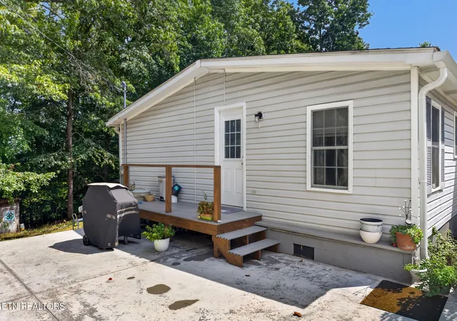Photo 3 of Single family home for sale at 1100 Reeder Rd, Byrdstown, TN 38549 | MLS# 1354924 | Listing updated on 2026-09-09