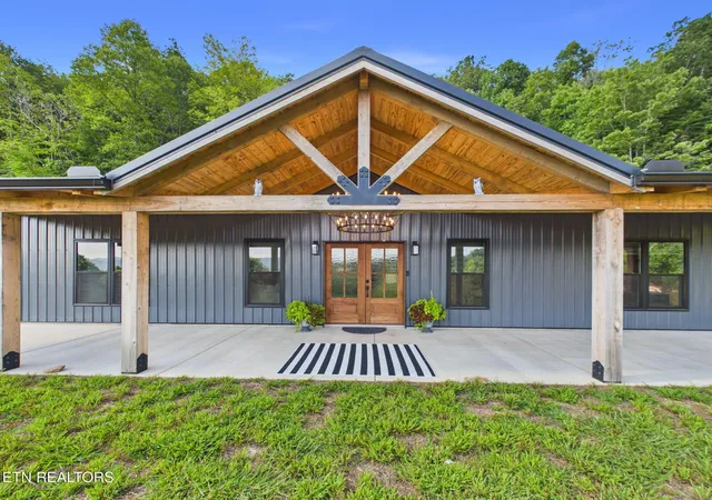 Photo 1 of Single family home for sale at 2010 Twin Fawn Trl, Middlesboro, KY 40965 | MLS# 1355383 | Listing updated on 2026-09-14