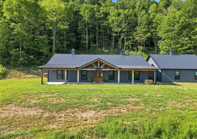 Photo 3 of Single family home for sale at 2010 Twin Fawn Trl, Middlesboro, KY 40965 | MLS# 1355383 | Listing updated on 2026-09-14