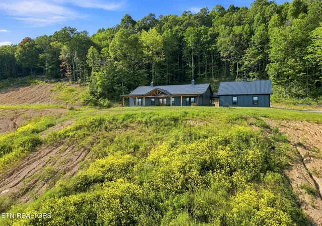 Photo 3 of Single family home for sale at 2010 Twin Fawn Trl, Middlesboro, KY 40965 | MLS# 1355383 | Listing updated on 2026-09-14