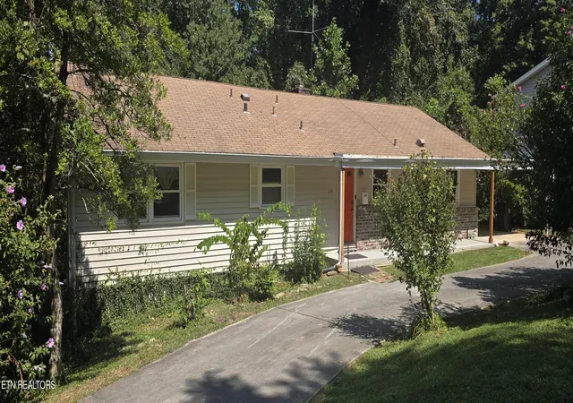 Photo 2 of Single family home for sale at 354 East Dr, Oak Ridge, TN 37830 | MLS# 1354976 | Listing updated on 2026-09-10