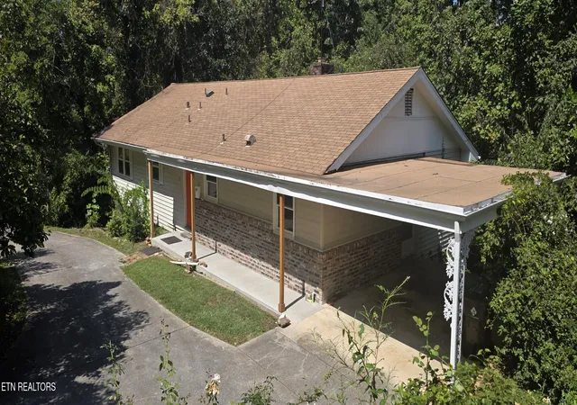 Photo 3 of Single family home for sale at 354 East Dr, Oak Ridge, TN 37830 | MLS# 1354976 | Listing updated on 2026-09-10