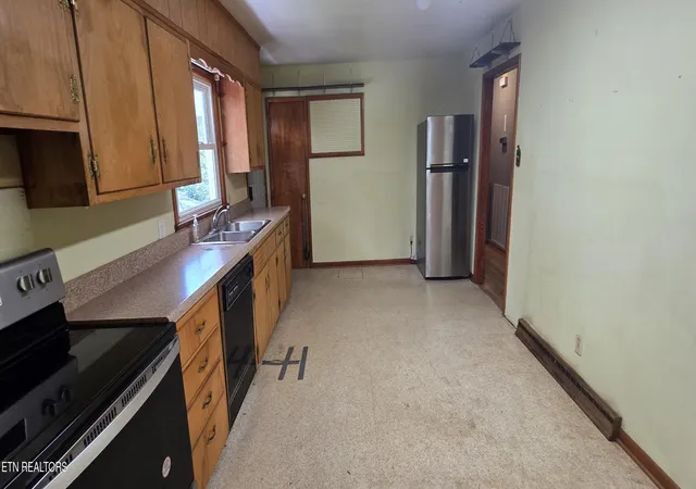 Photo 4 of Single family home for sale at 354 East Dr, Oak Ridge, TN 37830 | MLS# 1354976 | Listing updated on 2026-09-10