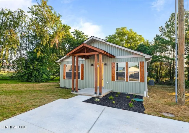 Photo 2 of Sale Pending at 127 Azalea Ln #4, Jacksboro, TN 37757 | MLS# 1354930 | Listing updated on 2026-09-11