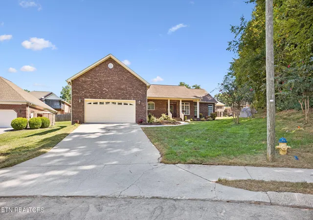 Photo 1 of Single family home for sale at 1422 Tainan Dr, Maryville, TN 37804 | MLS# 1355092 | Listing updated on 2026-10-06