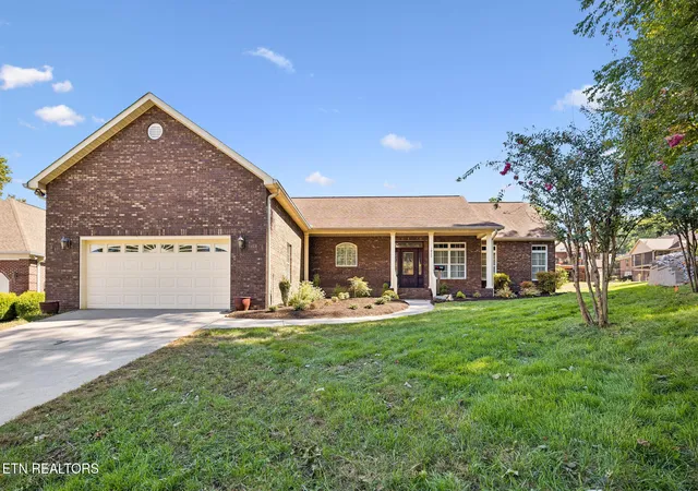 Photo 2 of Single family home for sale at 1422 Tainan Dr, Maryville, TN 37804 | MLS# 1355092 | Listing updated on 2026-10-06