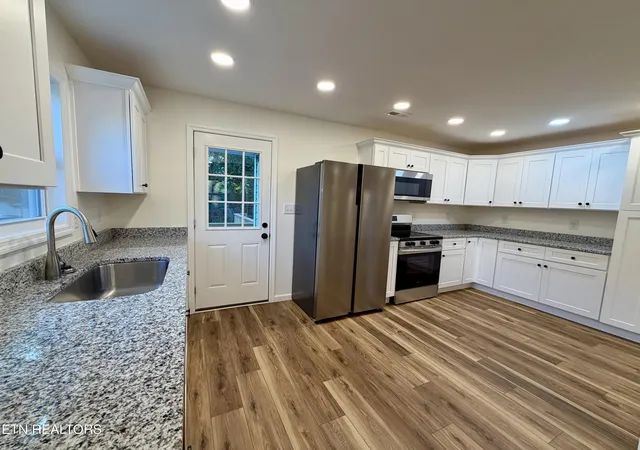 Photo 4 of Single family home for sale at 2527 Marshall St, Maryville, TN 37804 | MLS# 1355758 | Listing updated on 2026-09-17