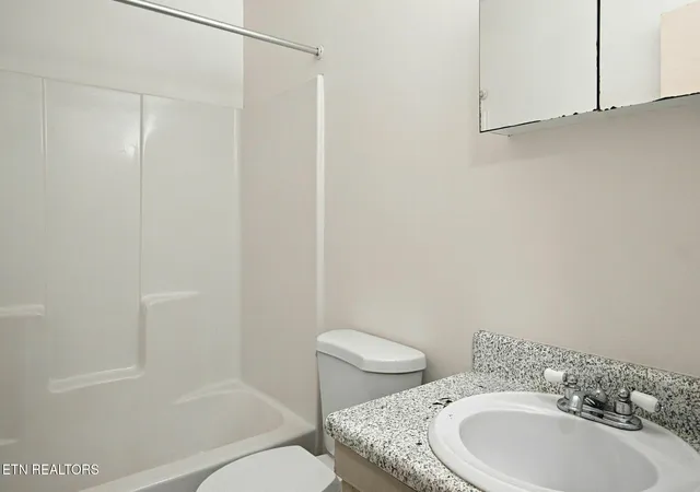 Photo 15 of Sale Pending at 706 E Inskip Dr, Knoxville, TN 37912 | MLS# 1354944 | Listing updated on 2026-10-09