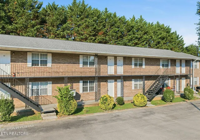Photo 2 of Multi family home for sale at 706 E Inskip Dr, Knoxville, TN 37912 | MLS# 1354944 | Listing updated on 2026-09-09