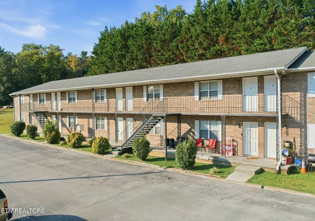 Photo 3 of Multi family home for sale at 706 E Inskip Dr, Knoxville, TN 37912 | MLS# 1354944 | Listing updated on 2026-09-09
