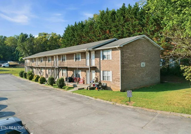 Listing Photo 4 - Condo for sale in building located at 706 E Inskip Dr, Knoxville, TN 37912