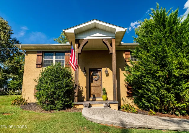 Photo 1 of Single family home for sale at 224 Cedar Crst Ln, Friendsville, TN 37737 | MLS# 1355260 | Listing updated on 2026-09-14
