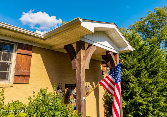 Photo 3 of Single family home for sale at 224 Cedar Crst Ln, Friendsville, TN 37737 | MLS# 1355260 | Listing updated on 2026-09-14