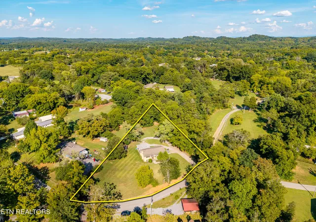 Photo 4 of Single family home for sale at 224 Cedar Crst Ln, Friendsville, TN 37737 | MLS# 1355260 | Listing updated on 2026-09-14
