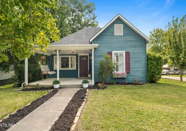 Photo 1 of Single family home for sale at 400 E Quincy Ave, Knoxville, TN 37917 | MLS# 1354961 | Listing updated on 2026-09-12